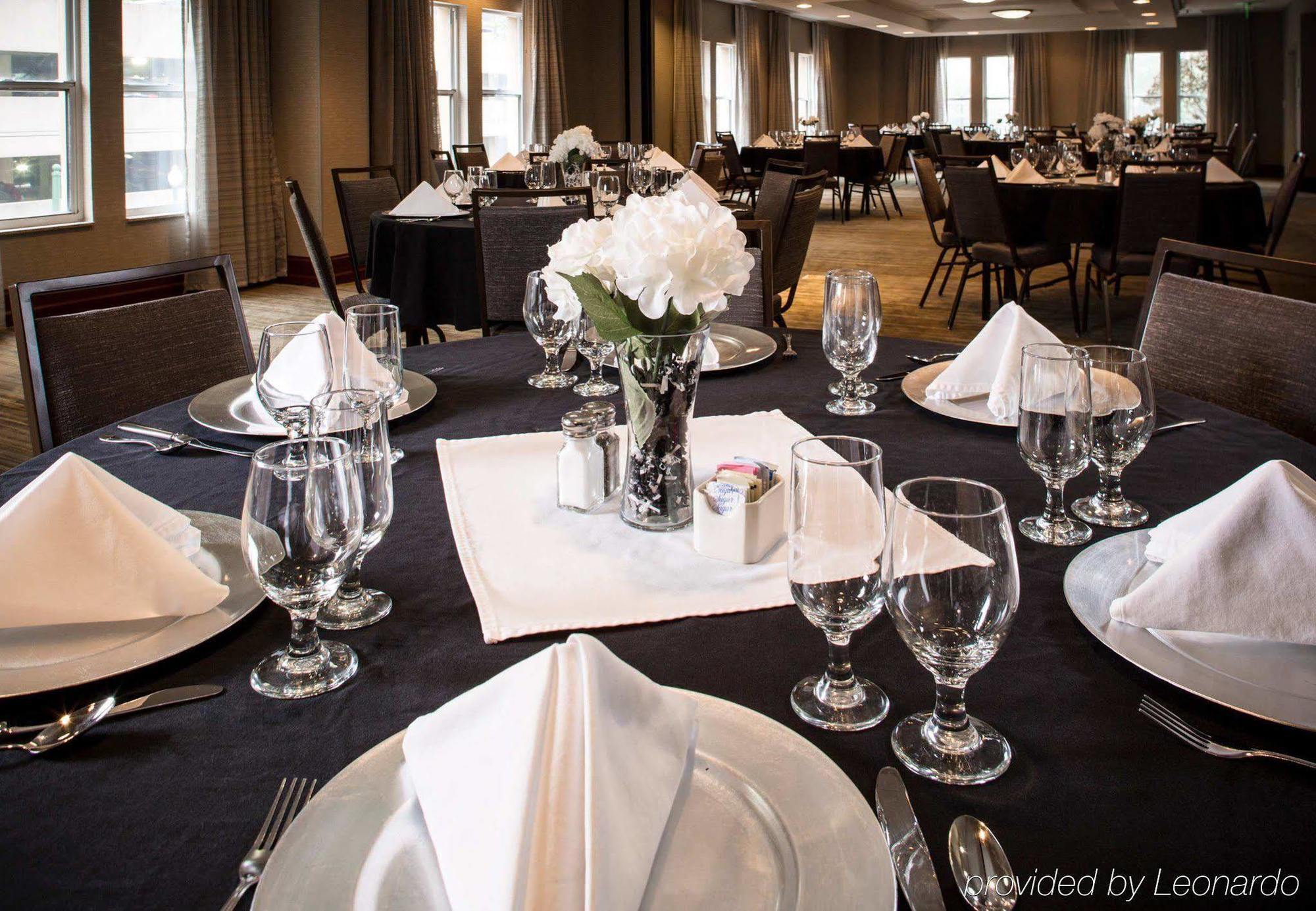 Courtyard By Marriott Downtown Hotel