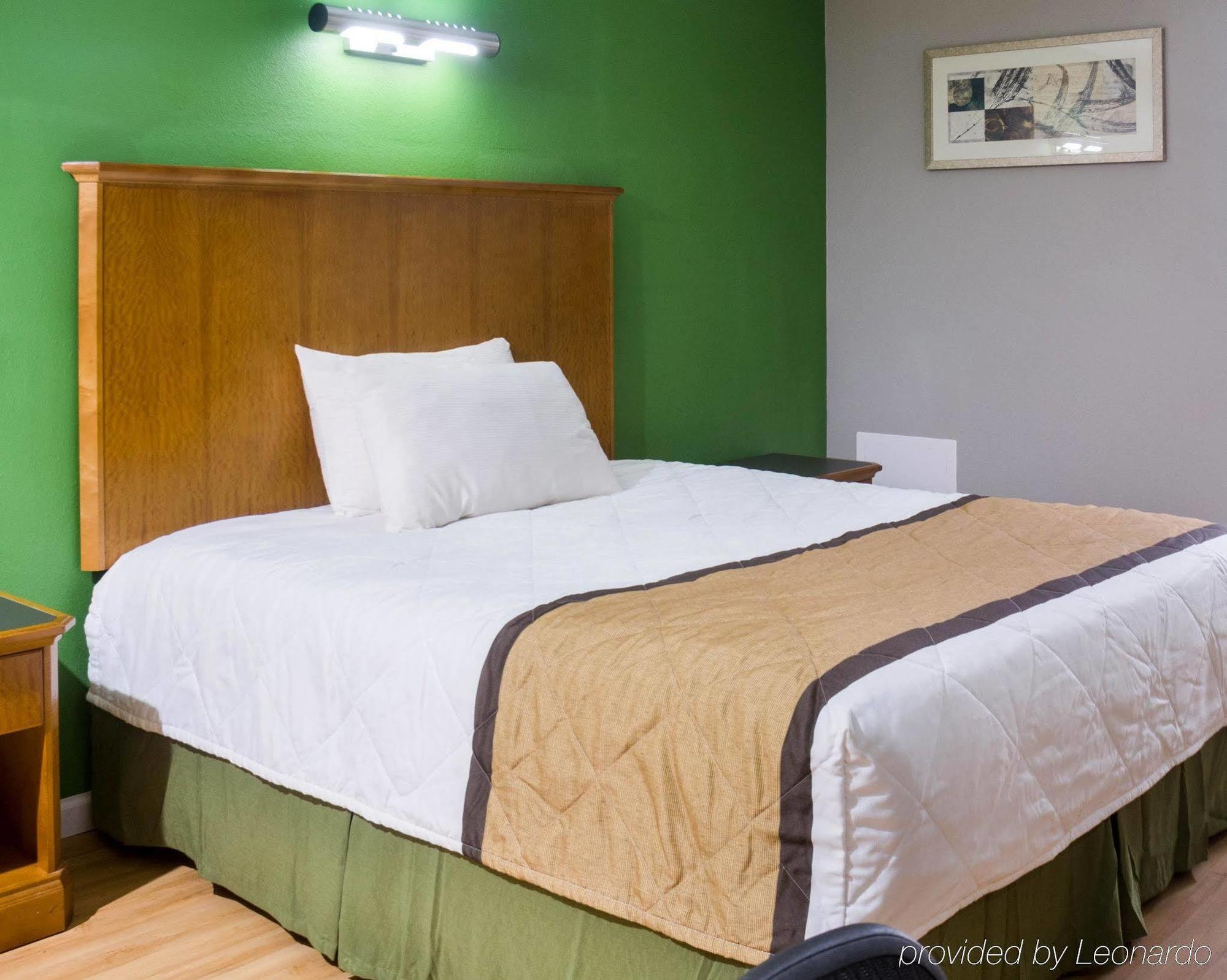 Hotel Econo Airport
