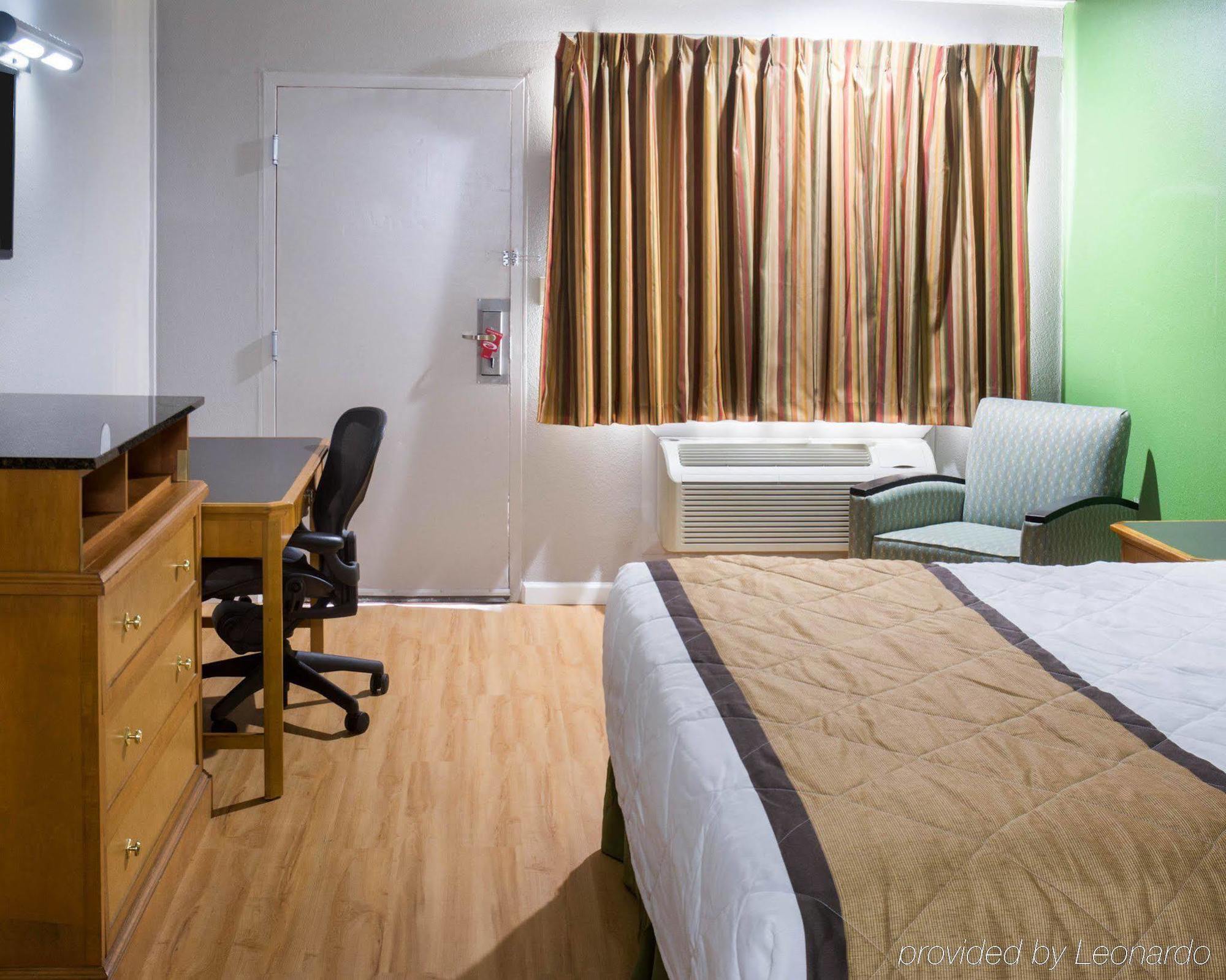 Econo Airport Hotel