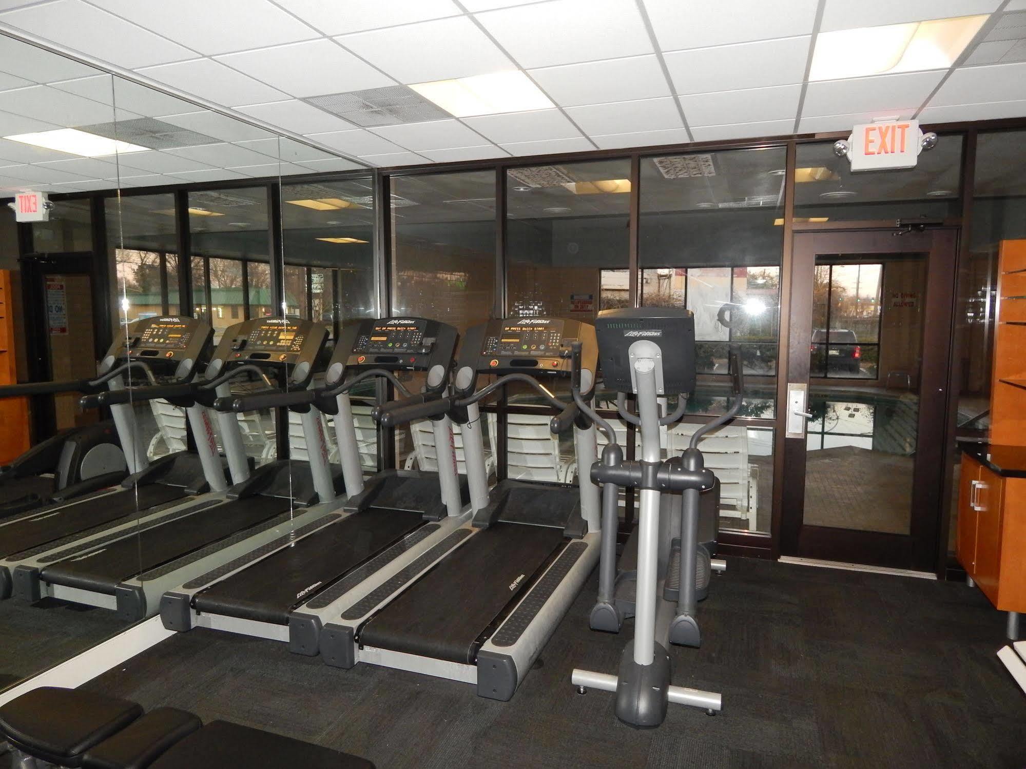 Econo Naval Station Hotel 2*