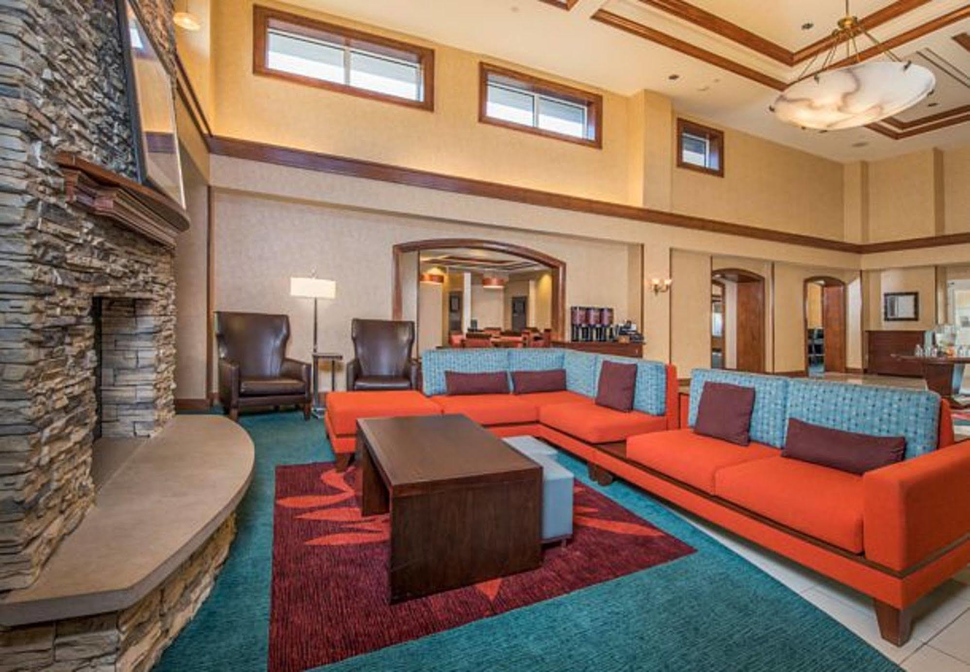 Hotel By Marriott Airport