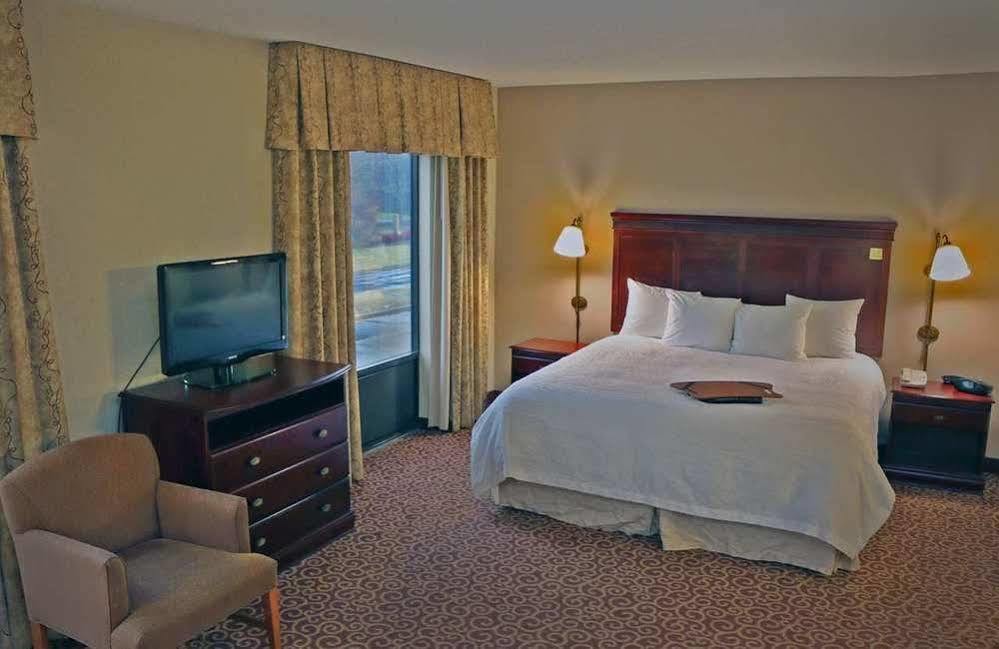Hampton & Norfolk-airport 3*