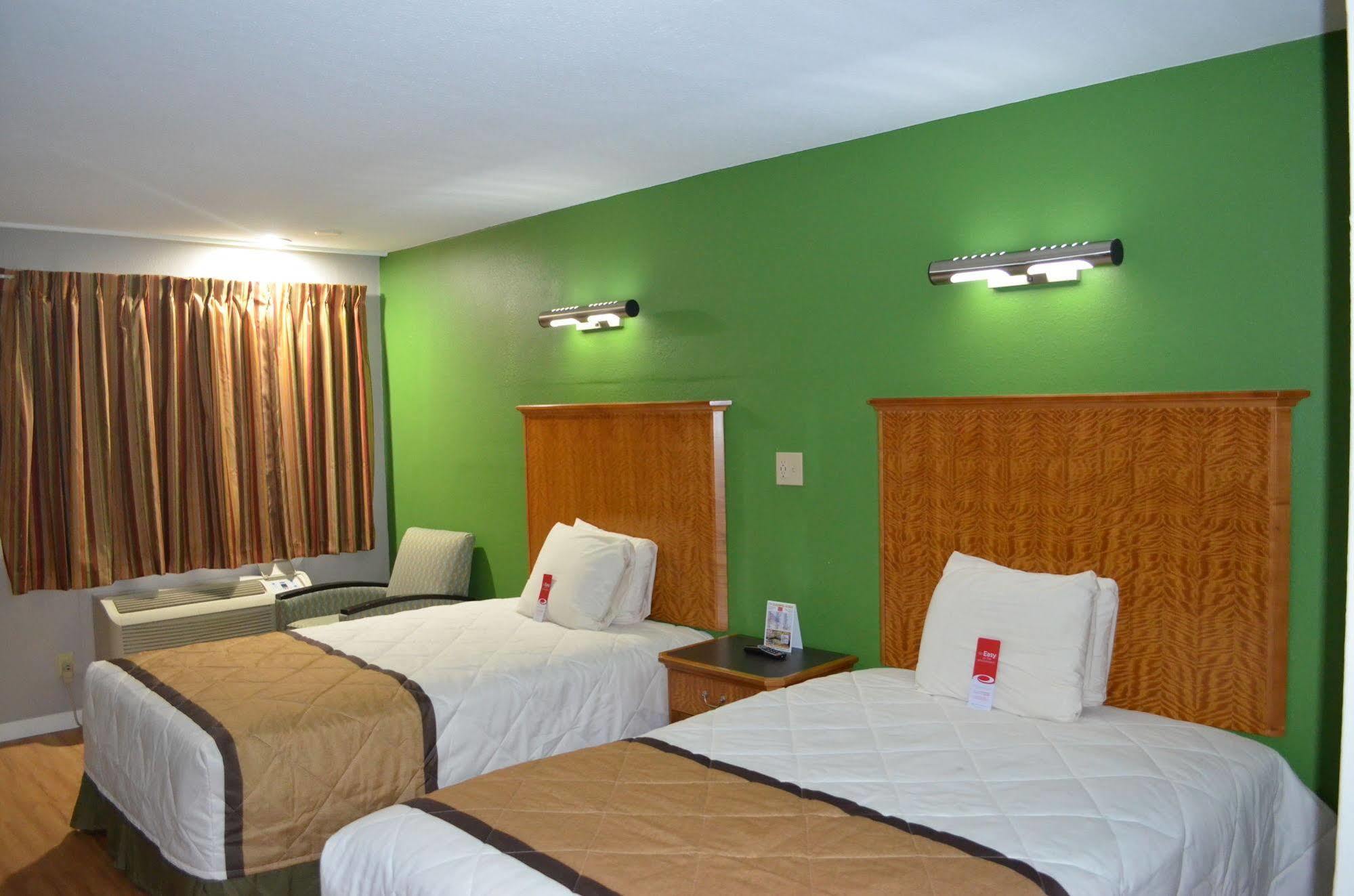 Hotel Econo Airport 2*