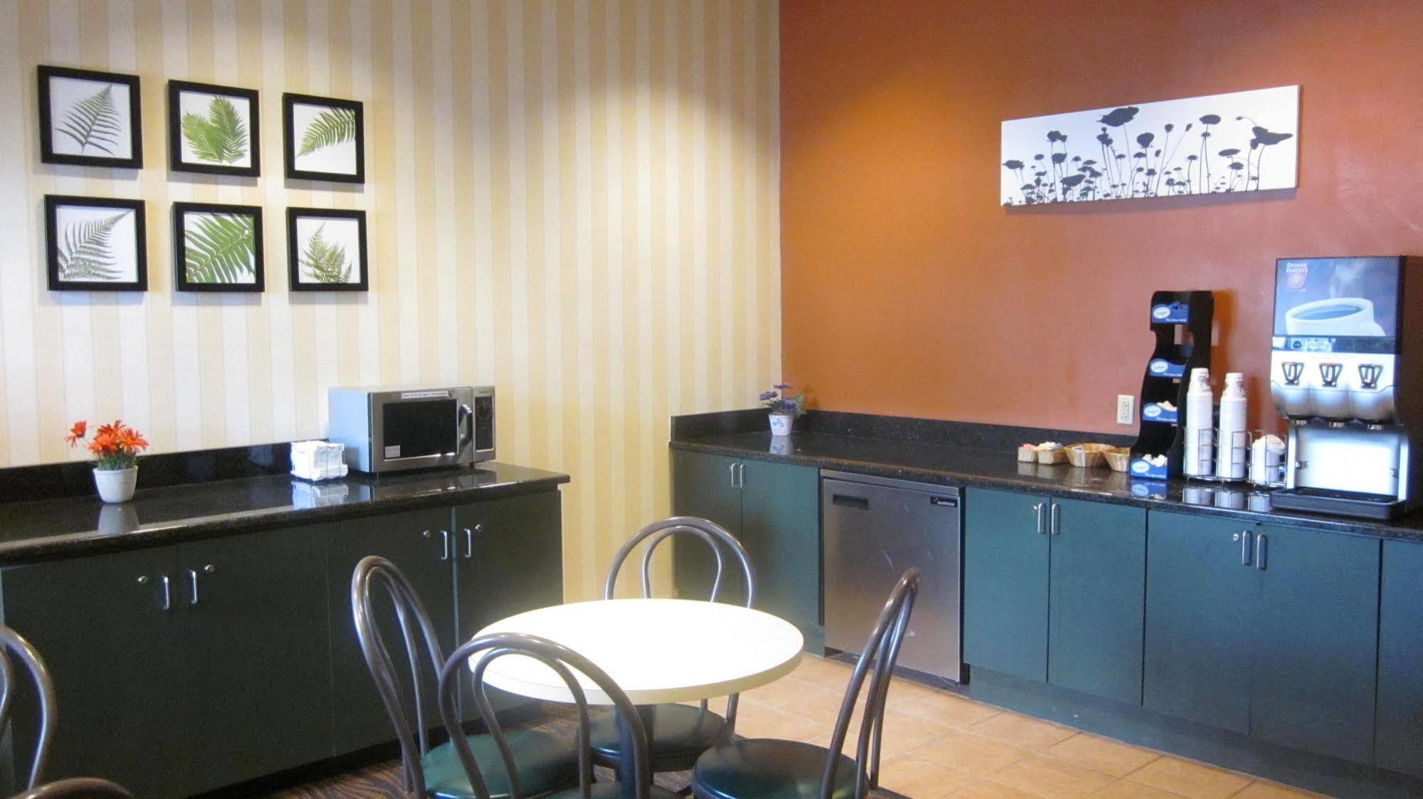 Quality Wright - Airport Hotel
