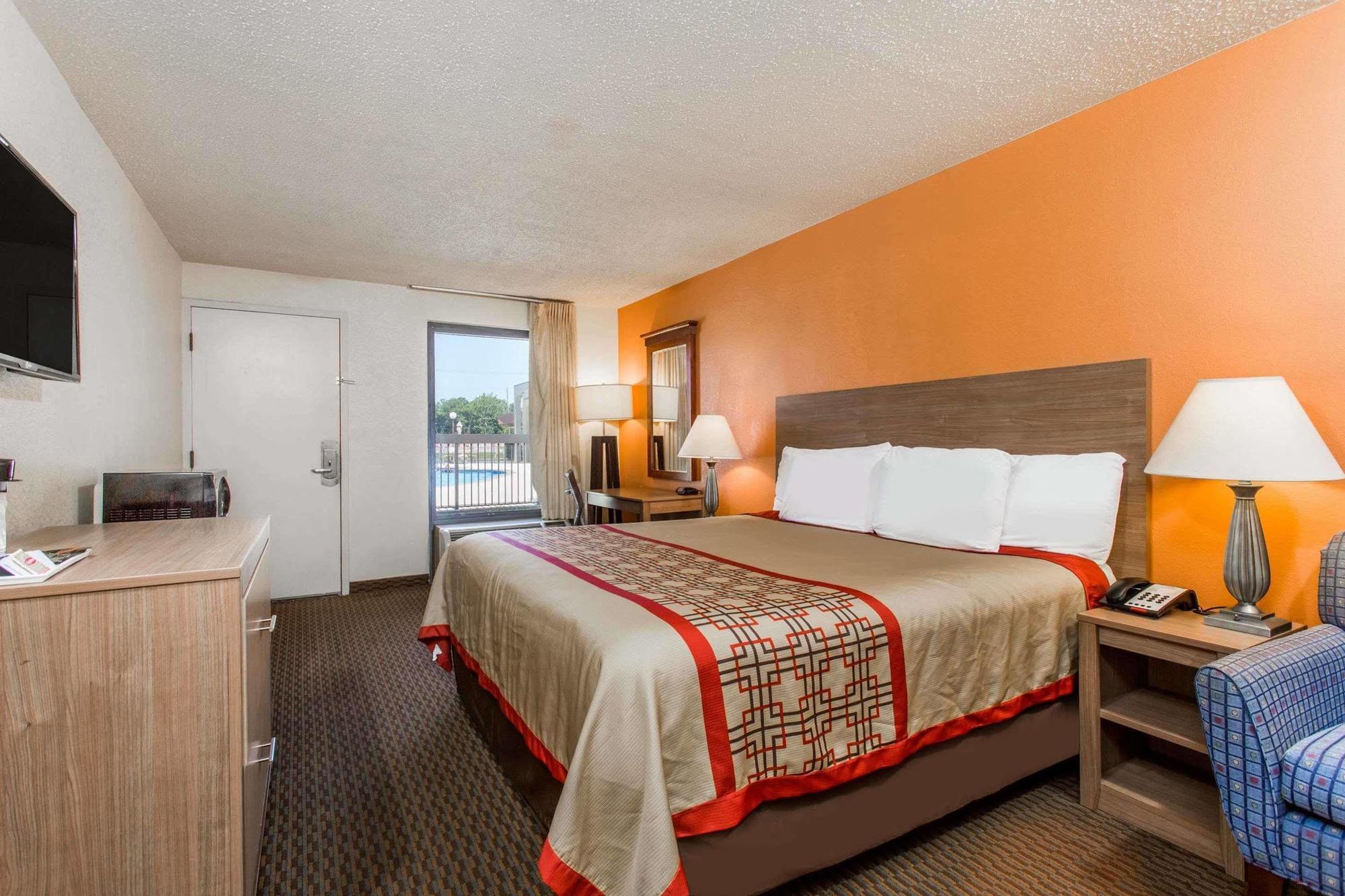Hotel Delta By Marriott Airport 4*