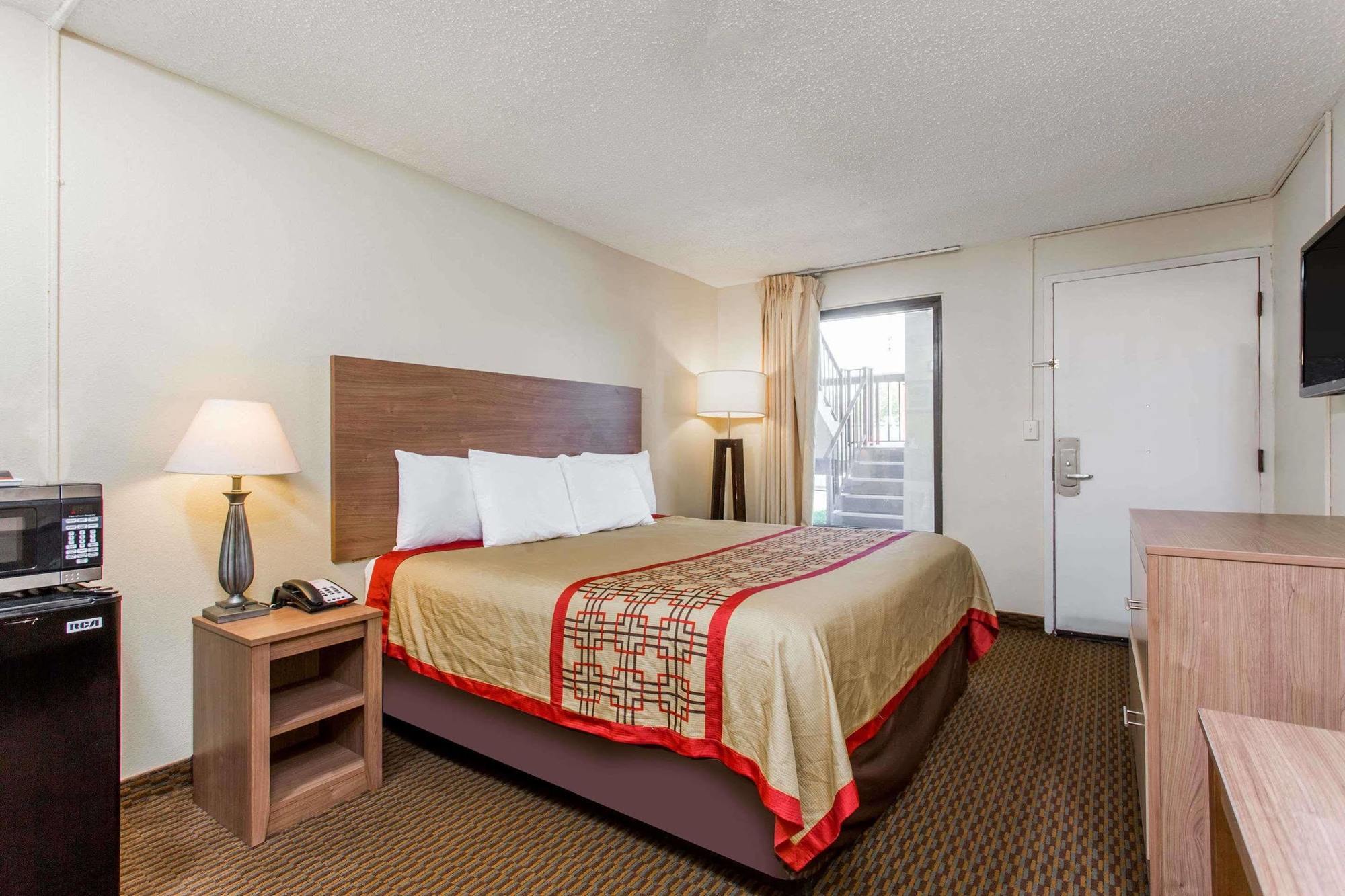 Hotel Delta By Marriott Airport 4*