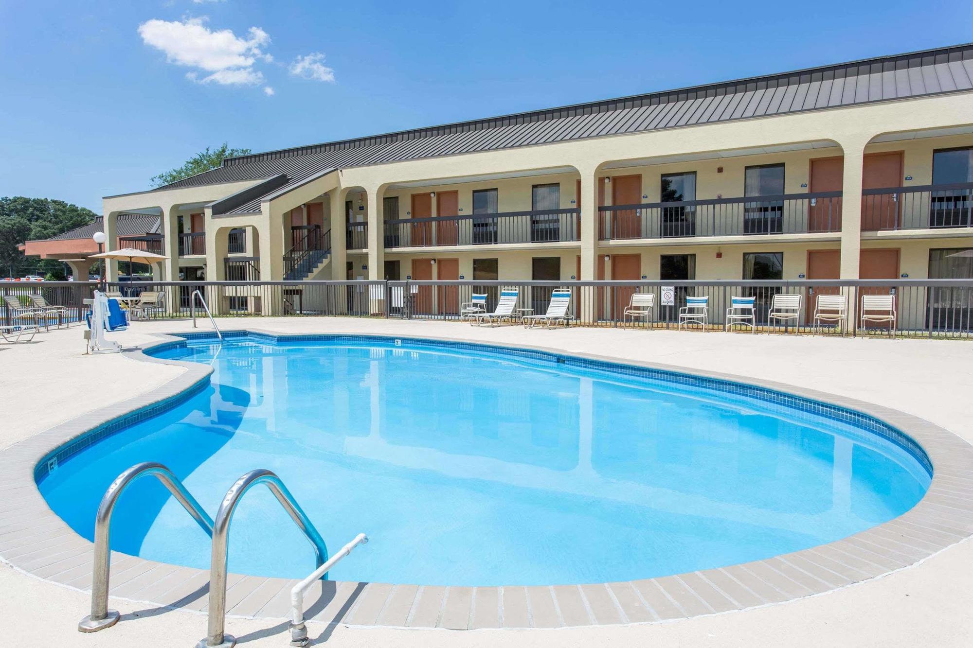 Hotel Delta By Marriott Airport