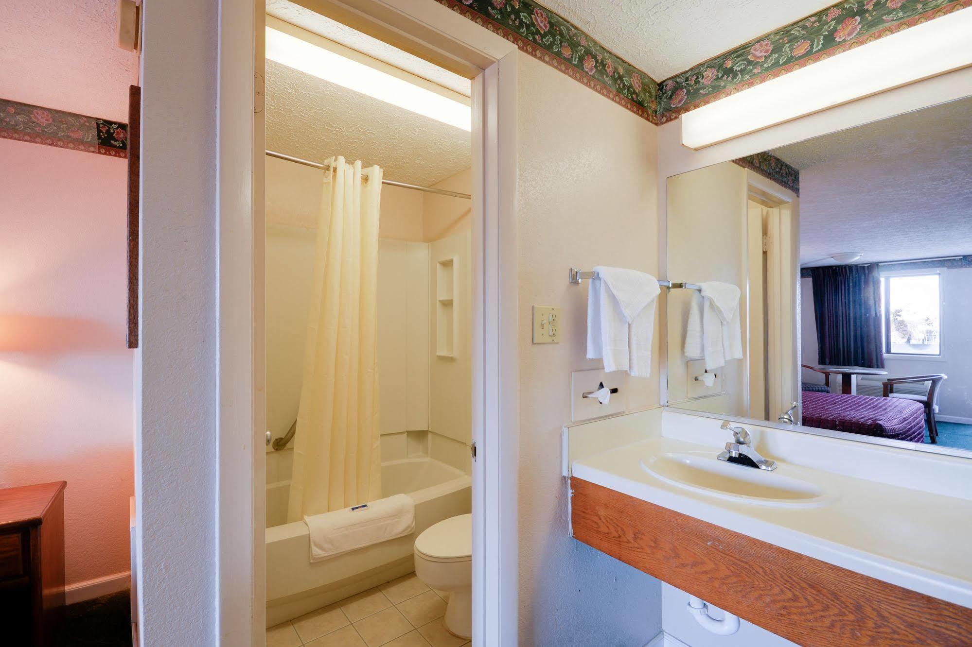 Hotel Budget Inn-norfolk, Va - Oceanview