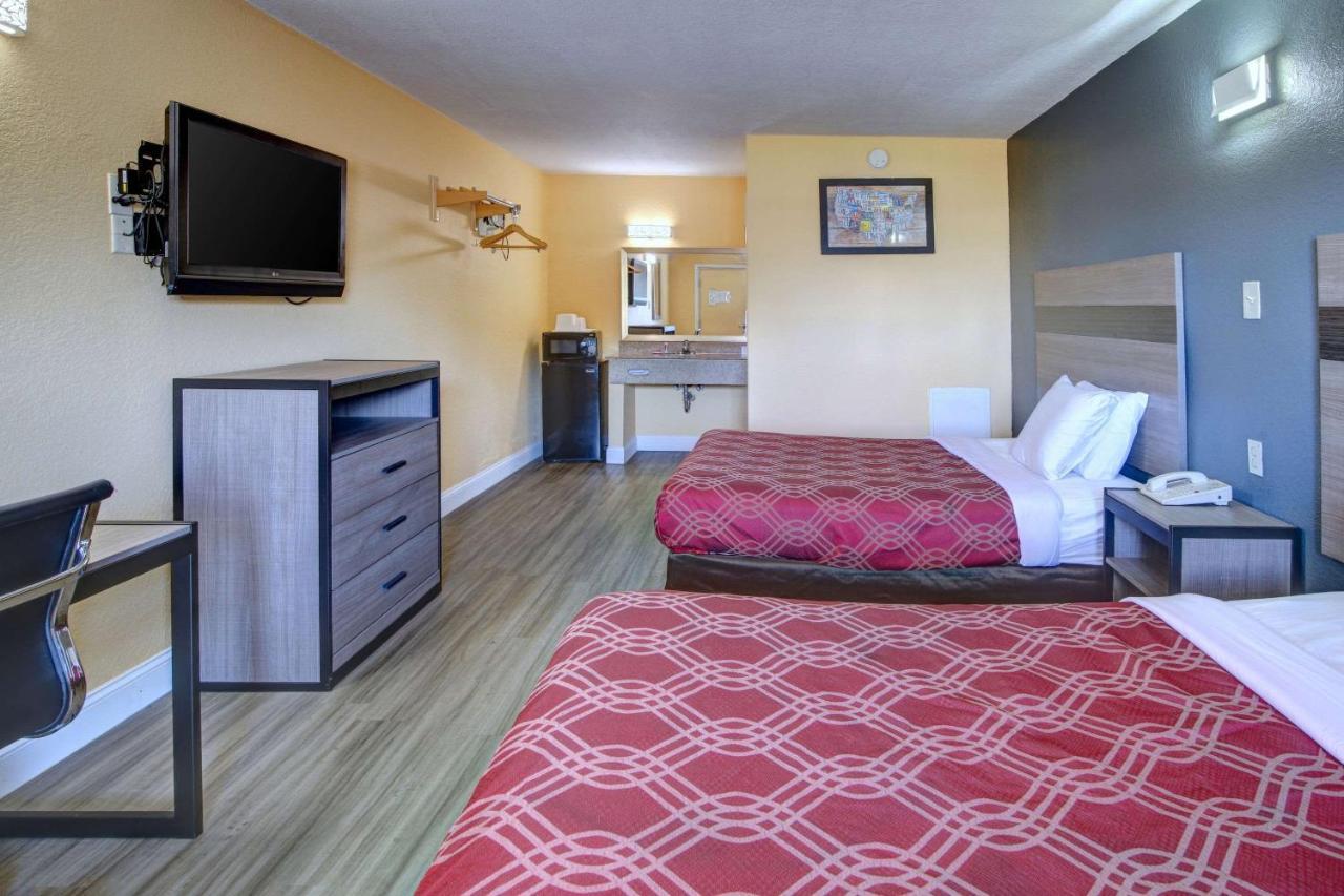 Econo At Military Circle * Norfolk