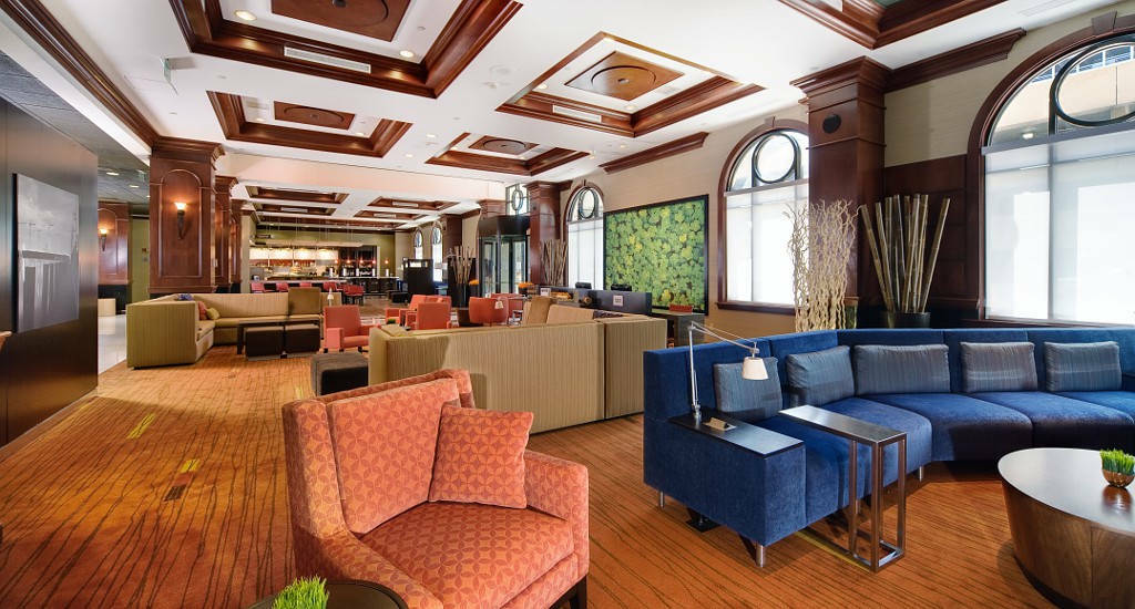 Courtyard By Marriott Downtown Hotel