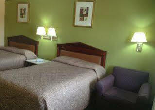 Lodge Econo At Military Circle