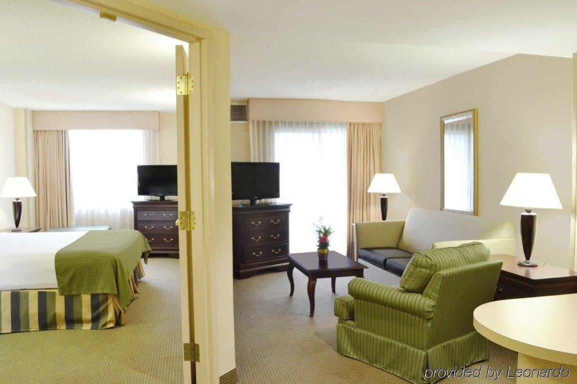 Hotel Delta By Marriott Airport