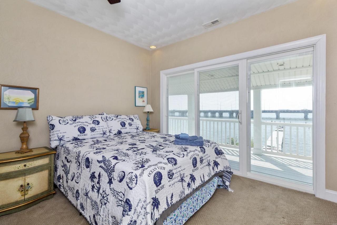 Water Front Delight On The Bay Holiday home