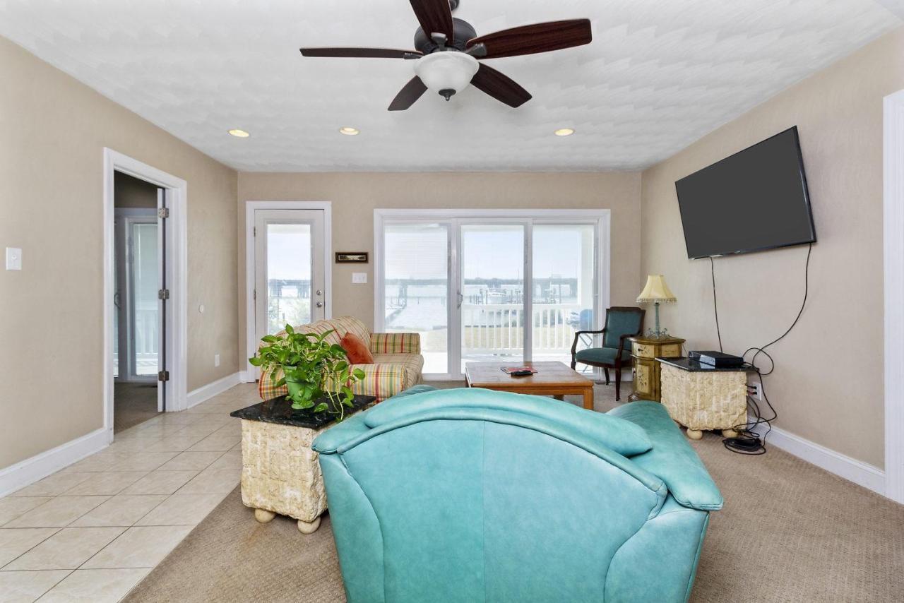 Water Front Delight On The Bay Holiday home
