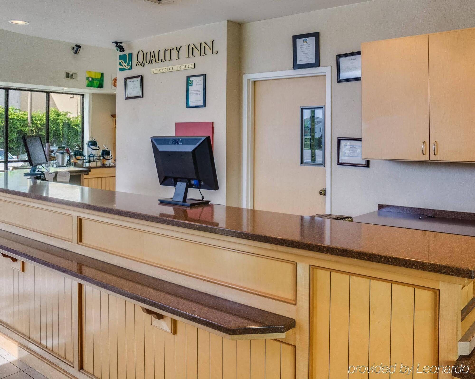 Econo Naval Station Hotel 2*