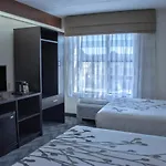 Quality Suites Lake Wright - Norfolk Airport