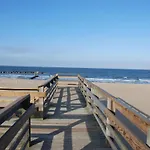 Historic Beach Side Getaway - Pet Friendly, Wifi Cottage