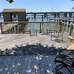 The Boat House - Water Front, Wifi, Pet Friendly Home