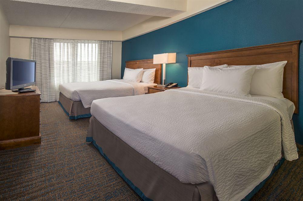 By Marriott Airport Hotel 3*