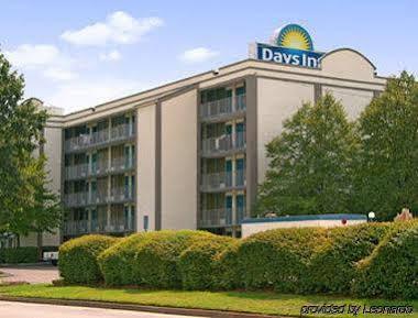 Hotel Days By Wyndham Military Circle