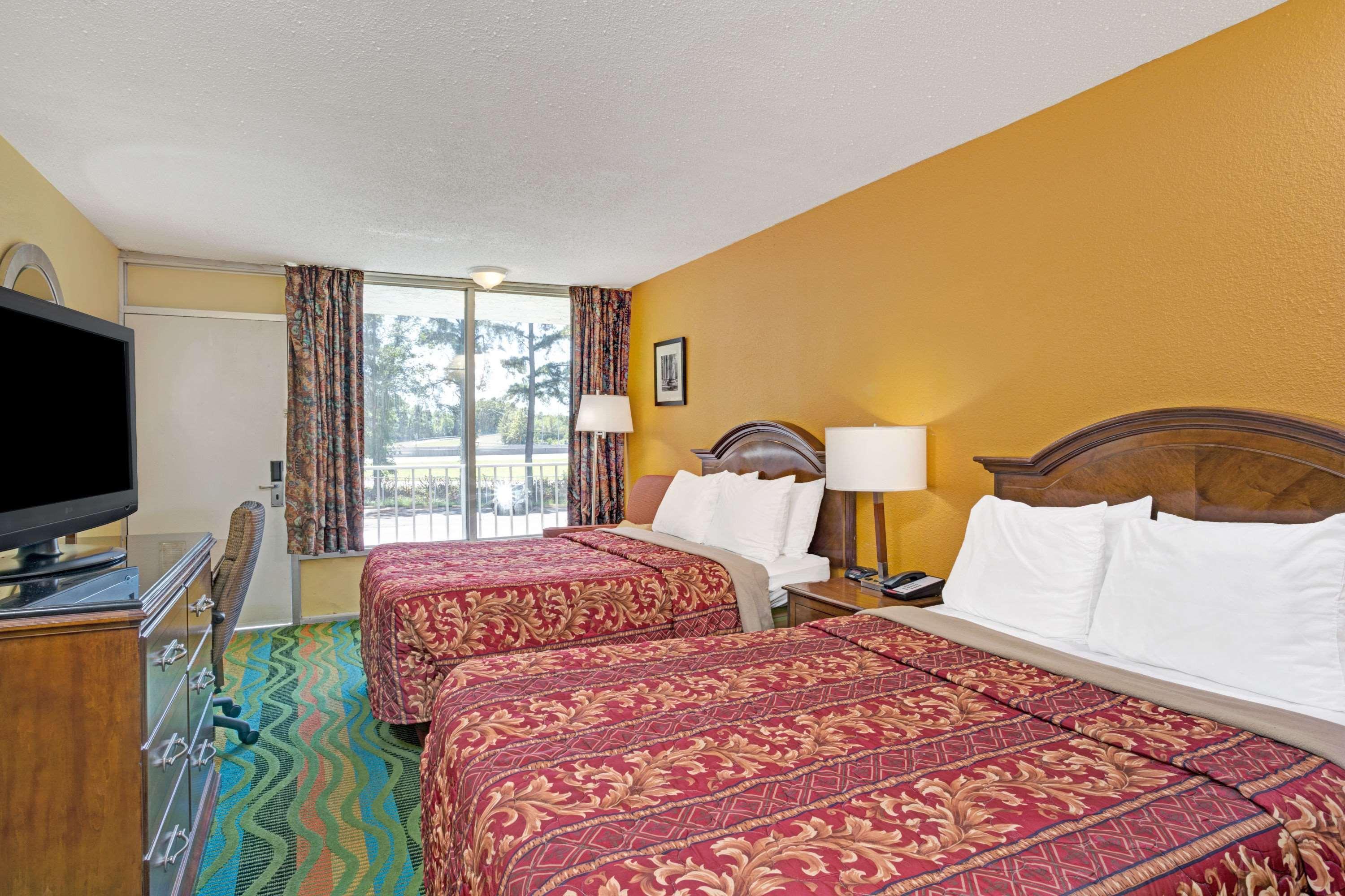 Days By Wyndham Military Circle Hotel