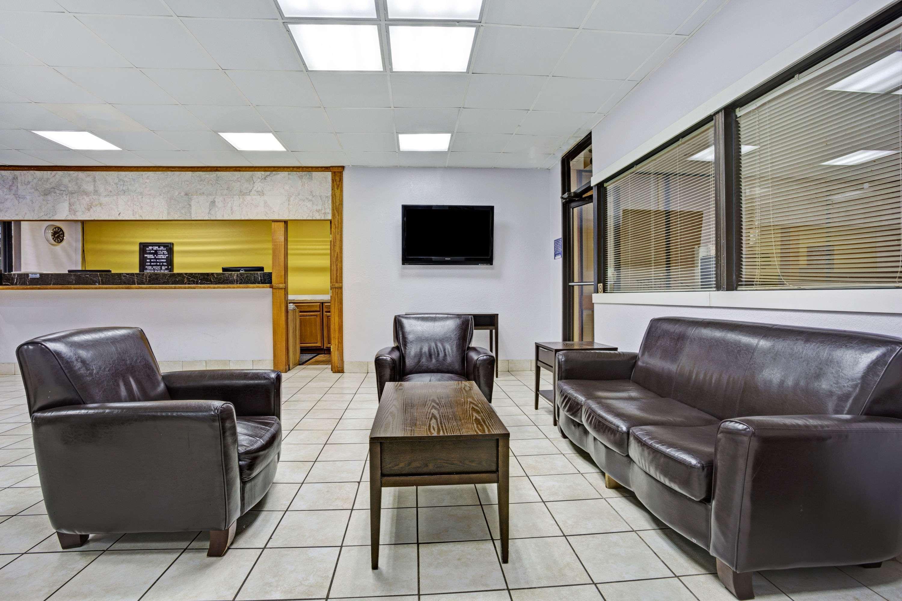 Days By Wyndham Military Circle Hotel