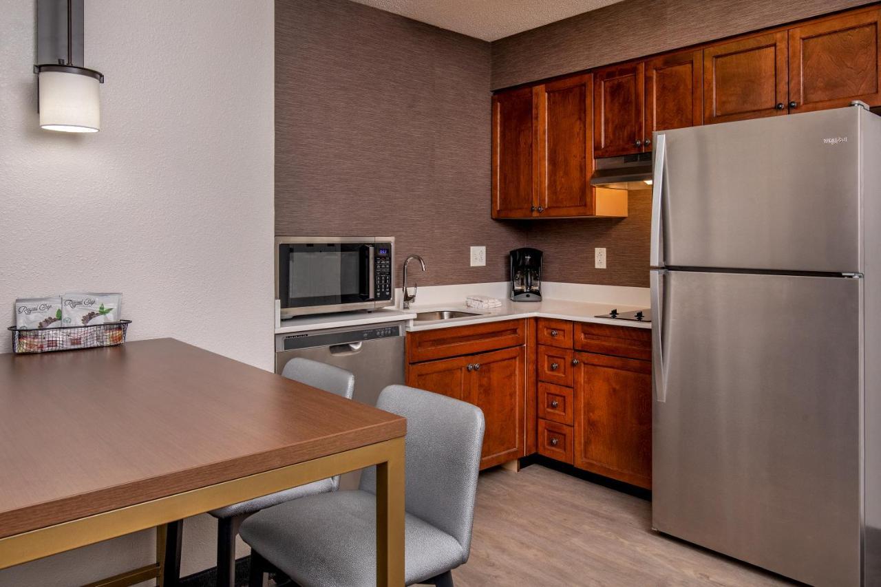By Marriott Airport 3*