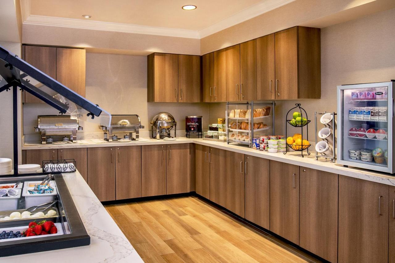 By Marriott Airport Hotel 3*