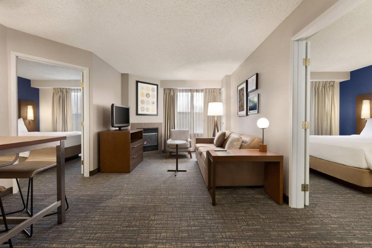 By Marriott Airport Hotel