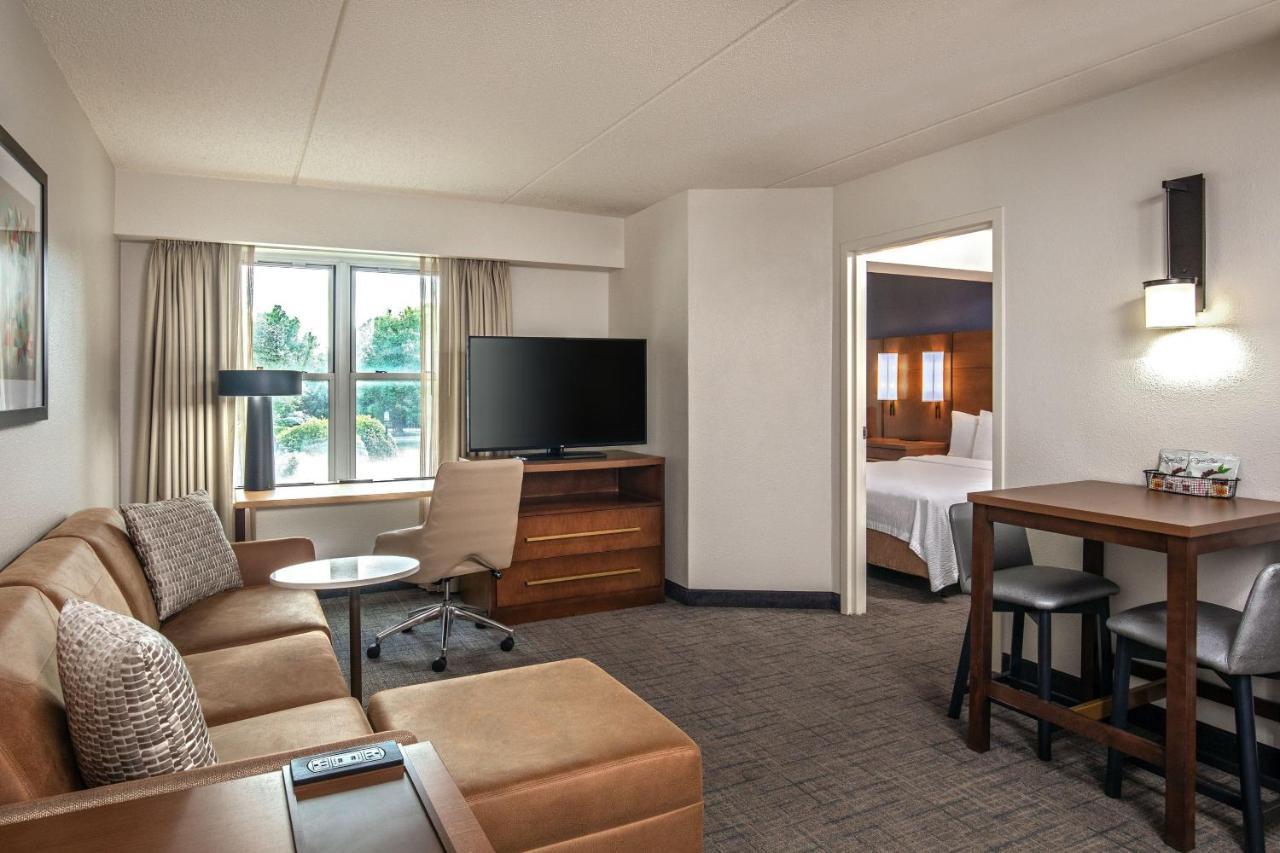 Hotel By Marriott Airport 3*