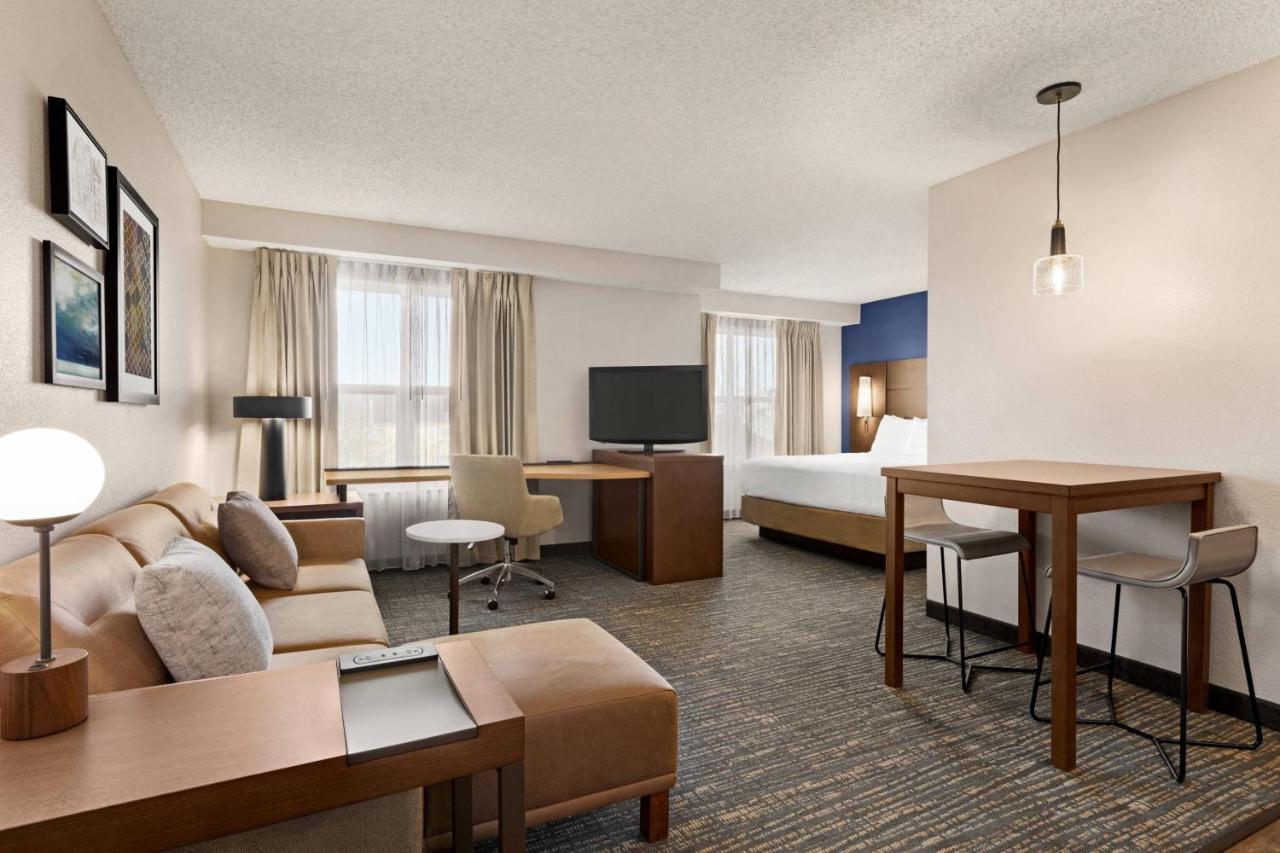 By Marriott Airport Hotel