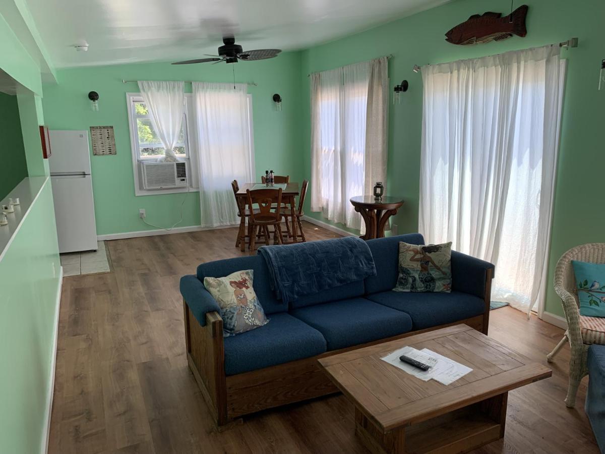 Holiday home The Boat House - Water Front, Wifi, Pet Friendly