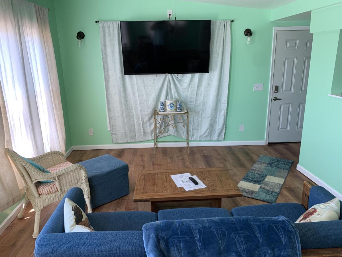 The Boat House - Water Front, Wifi, Pet Friendly