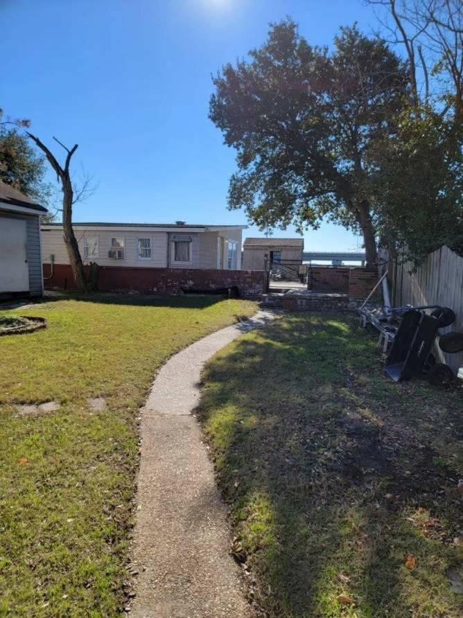 The Boat House - Water Front, Wifi, Pet Friendly Holiday home