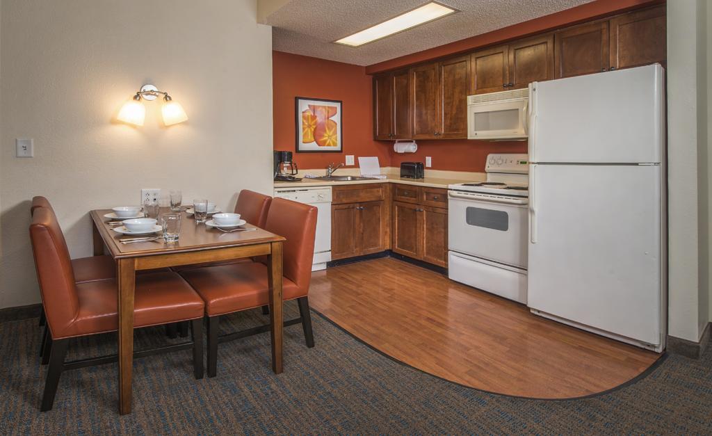 By Marriott Airport Hotel