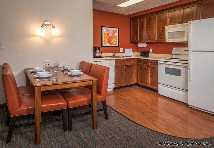 Hotel By Marriott Airport 3*