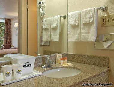 Hotel Days By Wyndham Military Circle 2*
