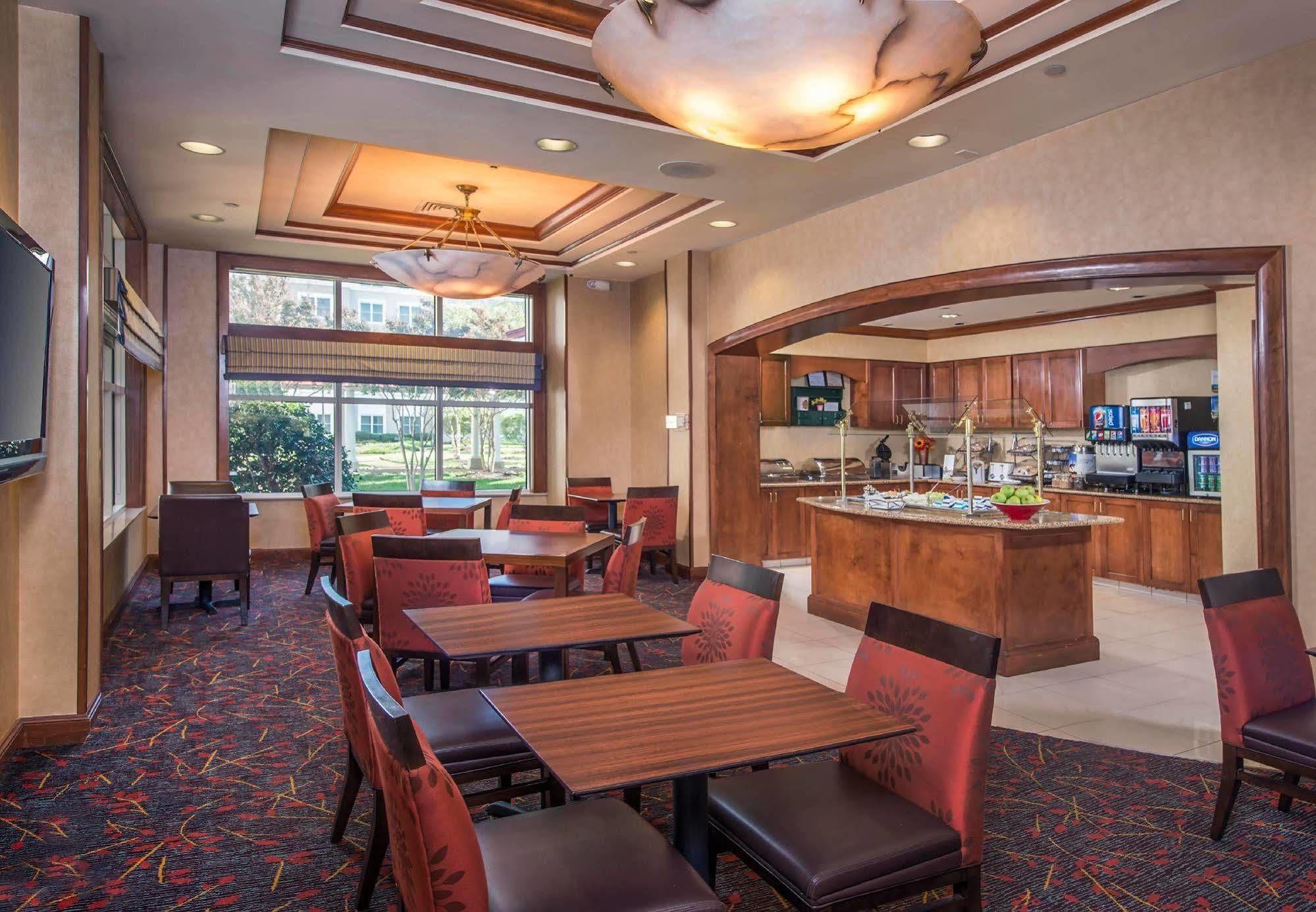 By Marriott Airport 3*