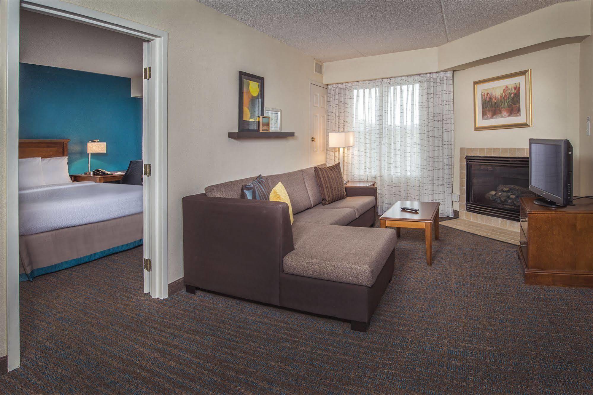 By Marriott Airport Hotel 3*