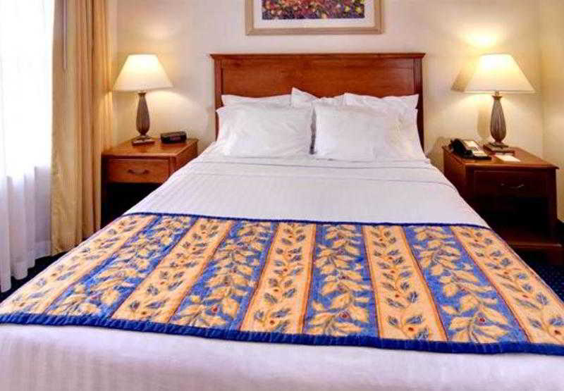 By Marriott Airport Hotel Norfolk