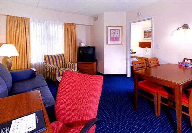 By Marriott Airport 3* Norfolk