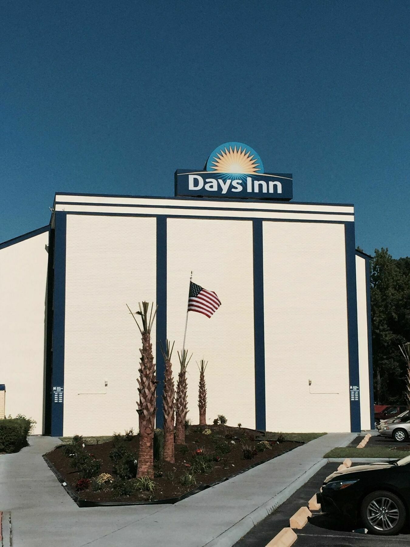 Days By Wyndham Military Circle Hotel