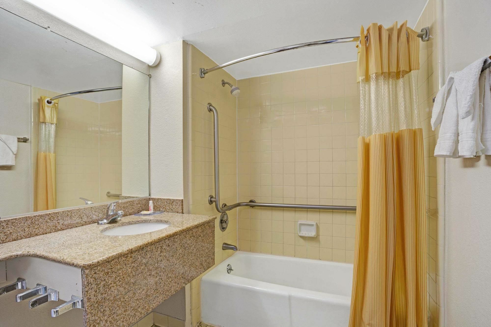 Hotel Days By Wyndham Military Circle Norfolk