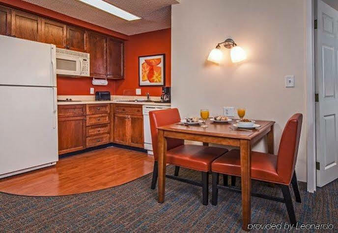 By Marriott Airport Hotel Norfolk